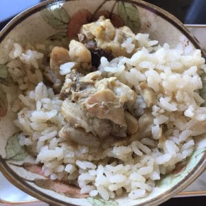 Read more about the article 【麻油啤酒雞肉飯】黑麻油食譜